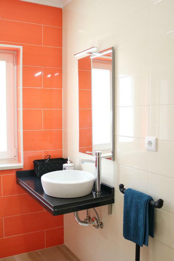 Casa Do Azulejo - Orange Peniche